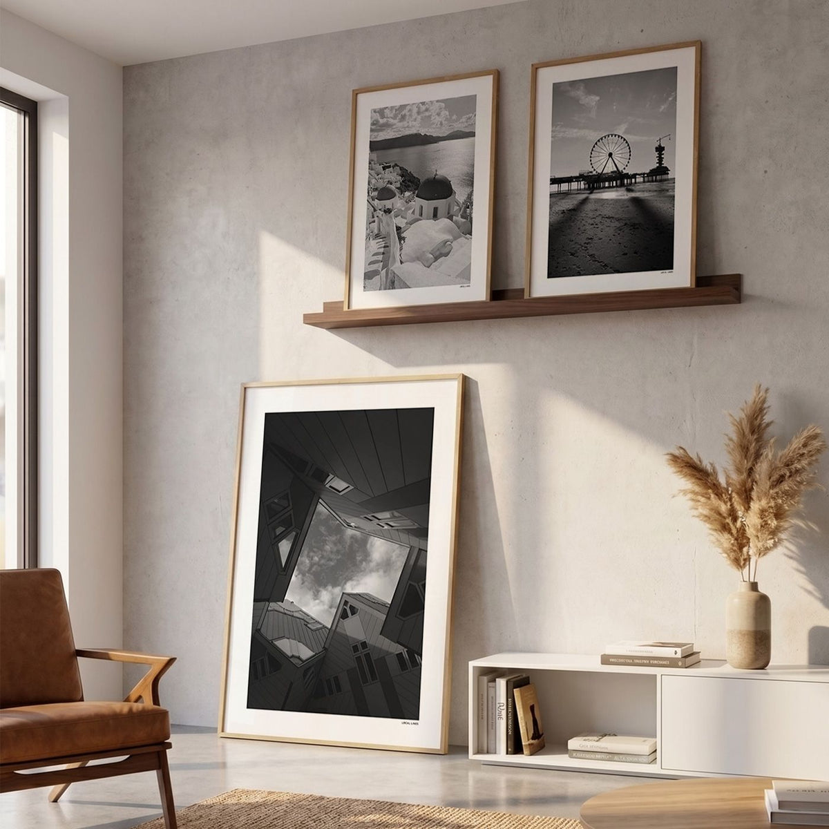 Drie fotoposters in woonkamer interieur - Zwart-Wit
