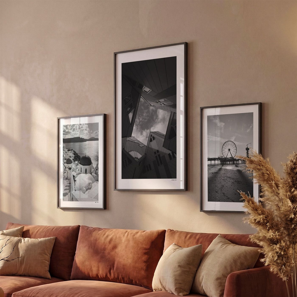 Drie Rotterdam Kubuswoningen fotoposters boven bank wanddecoratie - Zwart-Wit