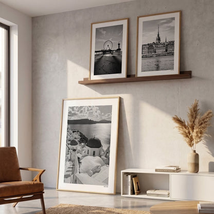 Drie fotoposters in woonkamer interieur - Zwart-Wit