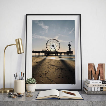 Scheveningen Klassiek fotoposter op bureau in kamer - Kleur
