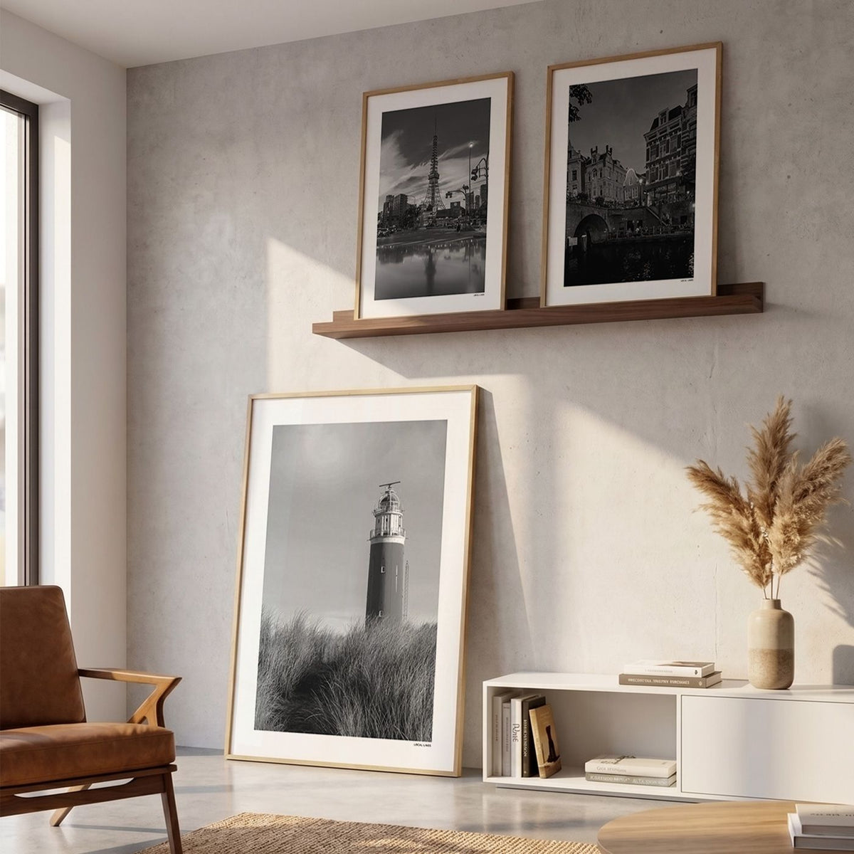Drie fotoposters in woonkamer interieur - Zwart-Wit
