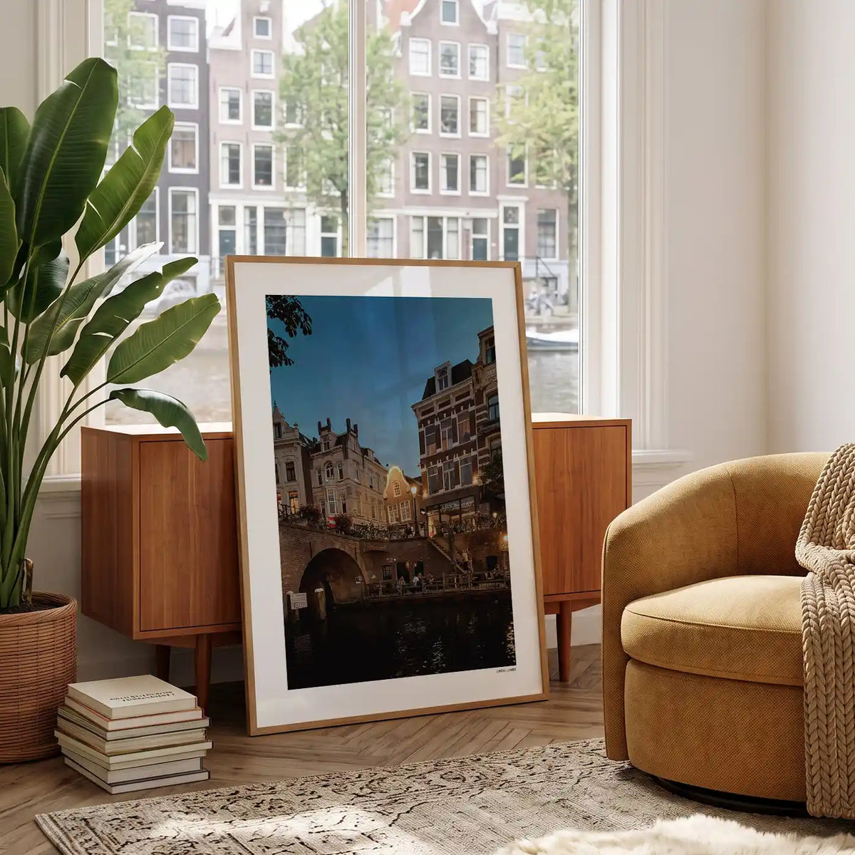 Utrecht Oudegracht fotoposter in woonkamer interieur - Kleur