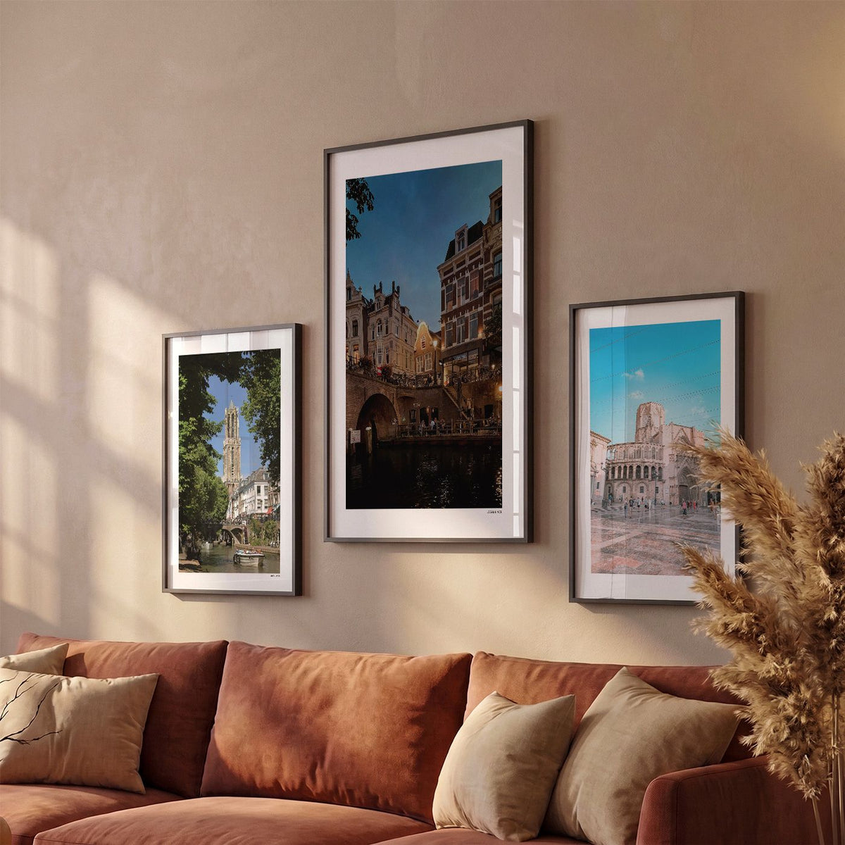 Drie Utrecht Oudegracht fotoposters boven bank wanddecoratie - Kleur