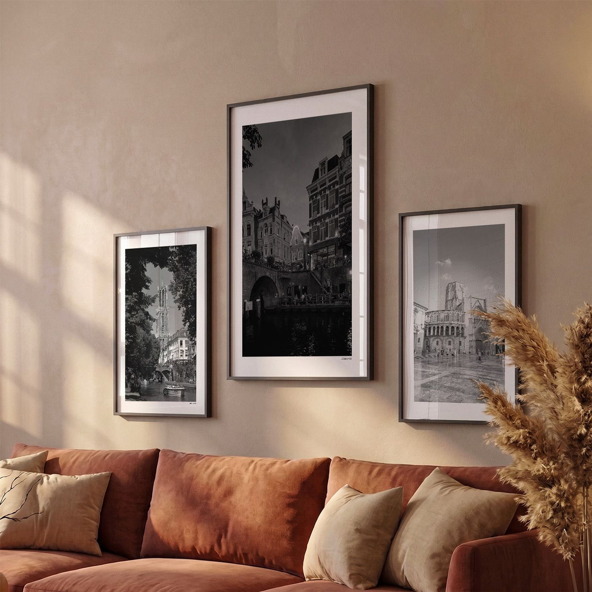 Drie Utrecht Oudegracht fotoposters boven bank wanddecoratie - Zwart-Wit