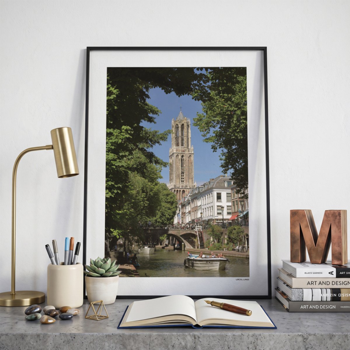 Utrecht Domtoren fotoposter op bureau in kamer - Kleur