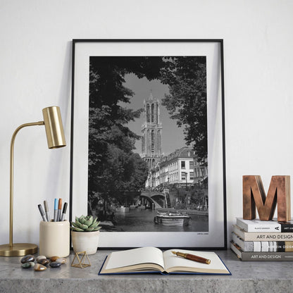 Utrecht Domtoren fotoposter op bureau in kamer - Zwart-Wit