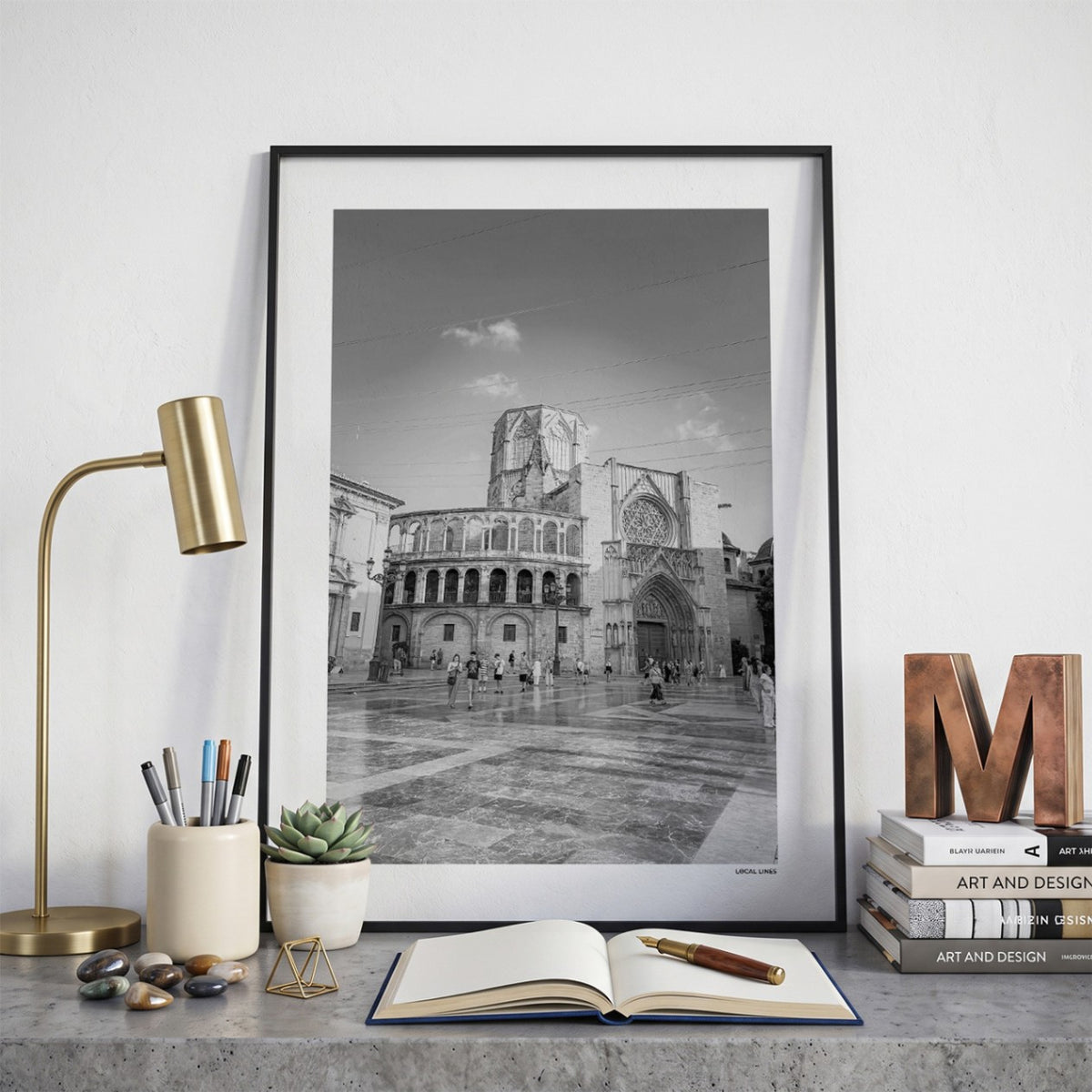 Valencia Klassiek fotoposter op bureau in kamer - Zwart-Wit