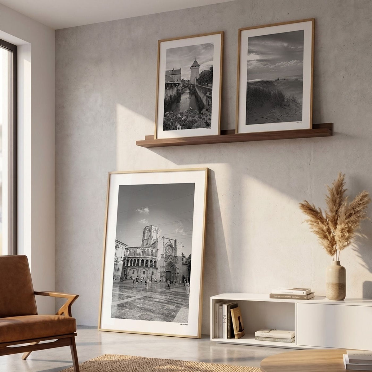 Drie fotoposters in woonkamer interieur - Zwart-Wit
