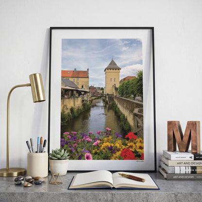 Valkenburg Klassiek fotoposter op bureau in kamer - Kleur