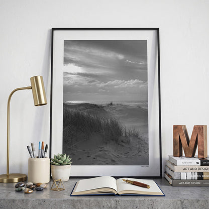 Zandvoort Klassiek fotoposter op bureau in kamer - Zwart-Wit