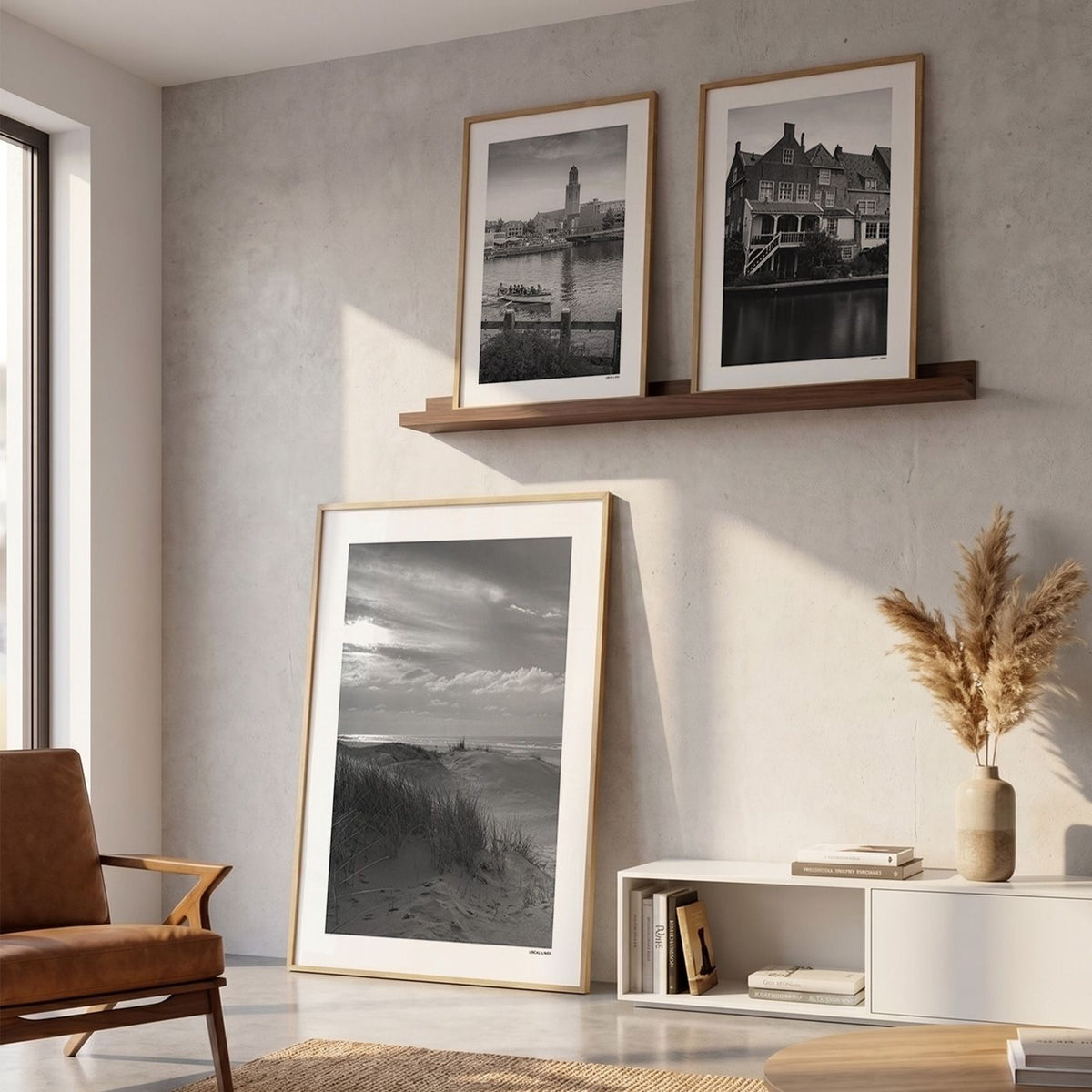 Drie fotoposters in woonkamer interieur - Zwart-Wit