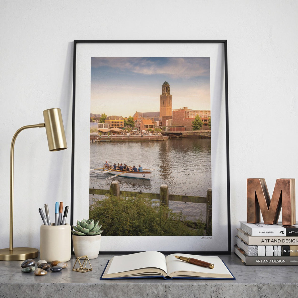 Zwolle Klassiek fotoposter op bureau in kamer - Kleur