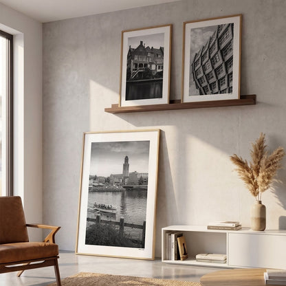 Drie fotoposters in woonkamer interieur - Zwart-Wit