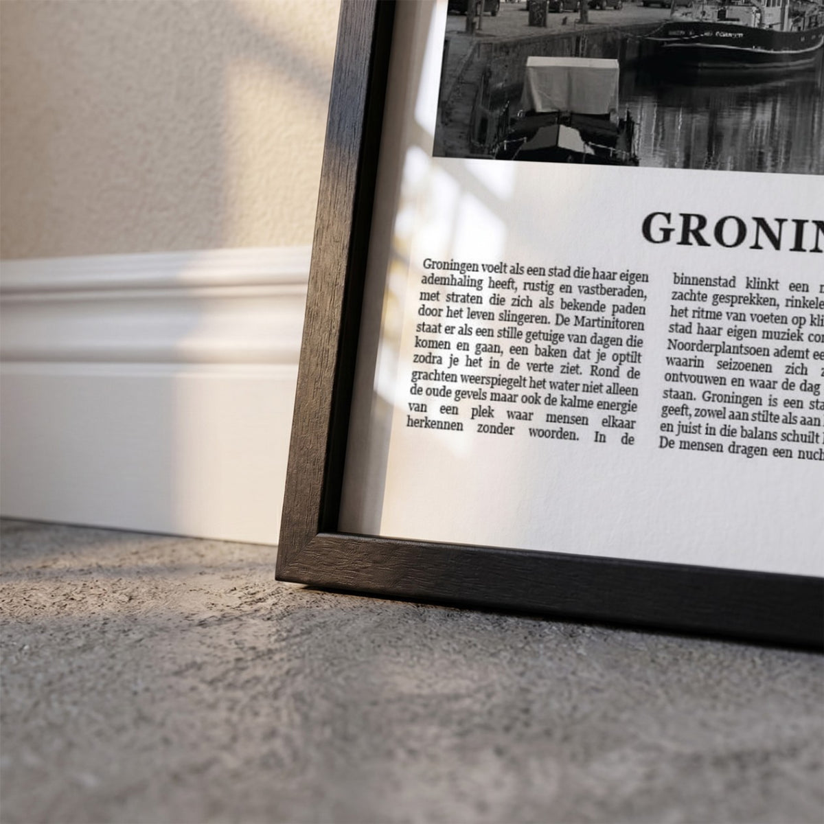 Detailopname van Groningen Fotoposter – Zwart-Wit ingelijst in zwarte fotolijst