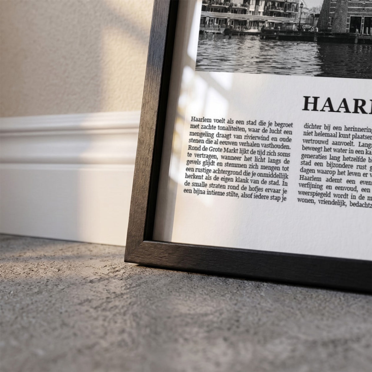 Detailopname van Haarlem Fotoposter – Zwart-Wit ingelijst in zwarte fotolijst