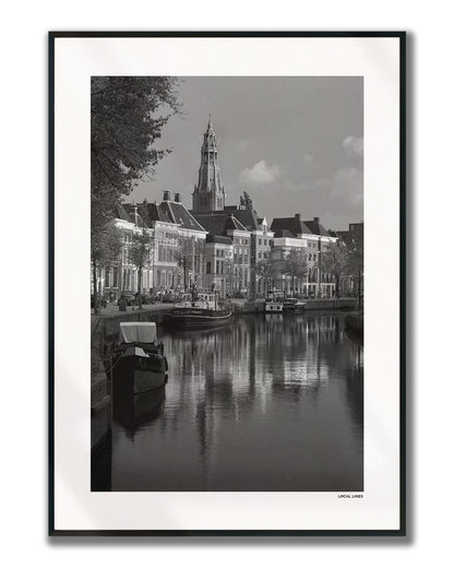 Groningen Klassiek fotoposter verticaal ingelijst - Zwart-Wit