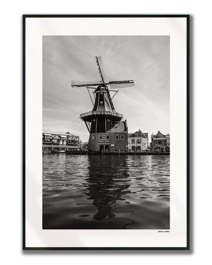 Haarlem Klassiek fotoposter verticaal ingelijst - Zwart-Wit