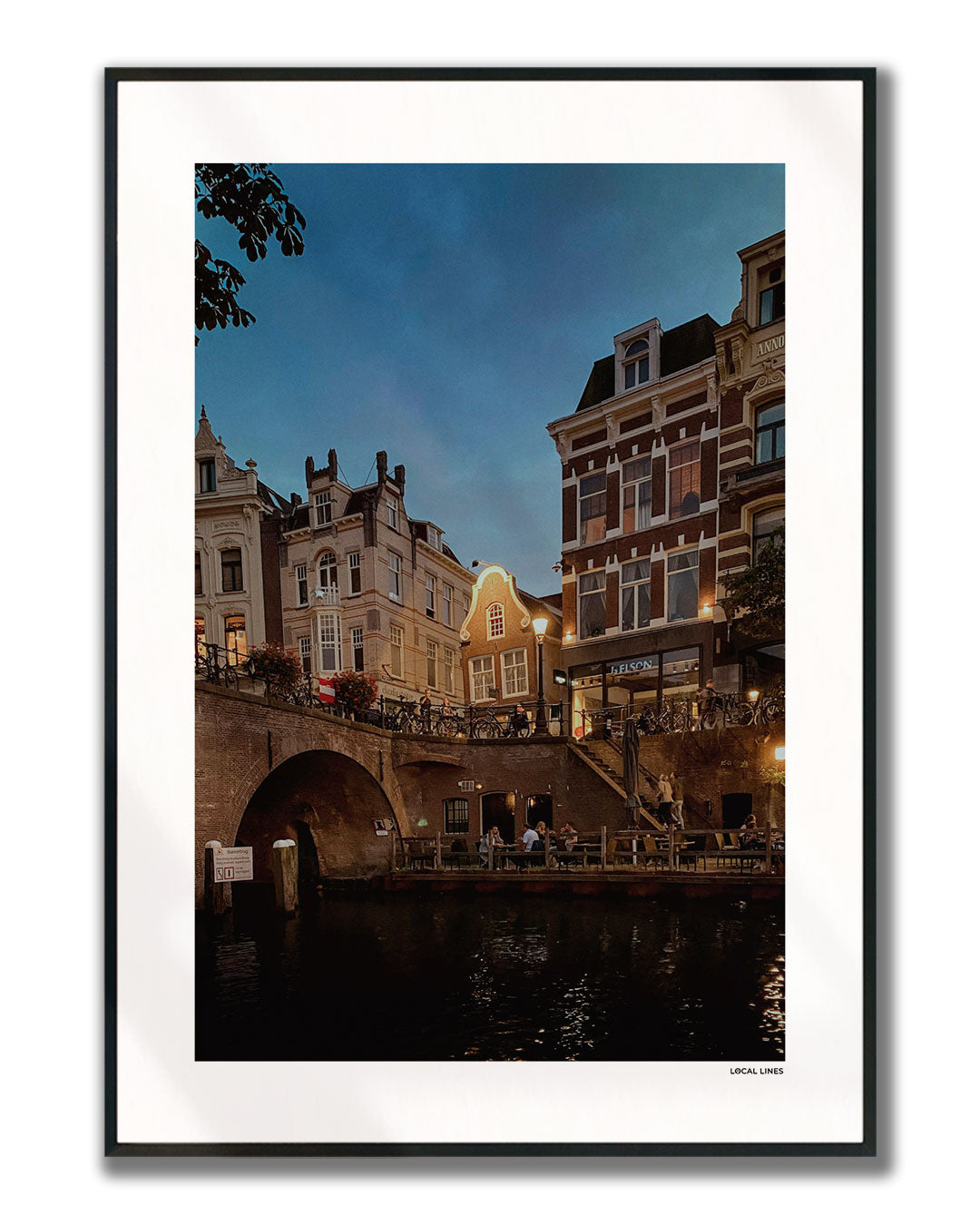 Utrecht Oudegracht fotoposter verticaal ingelijst - Kleur