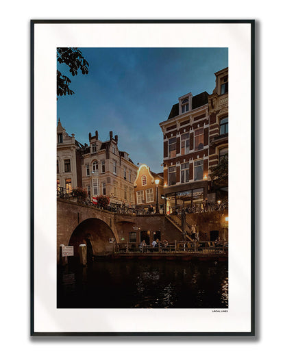 Utrecht Oudegracht fotoposter verticaal ingelijst - Kleur
